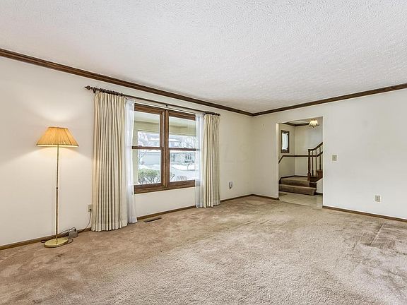 3rd image of 7004 Tralee Dr