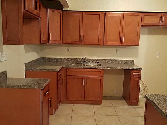 4th image of 15761 NE 14th Ct