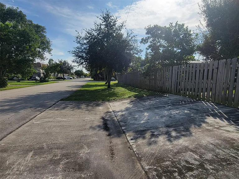 1601 SW 1st Ter #1 — Photo 35