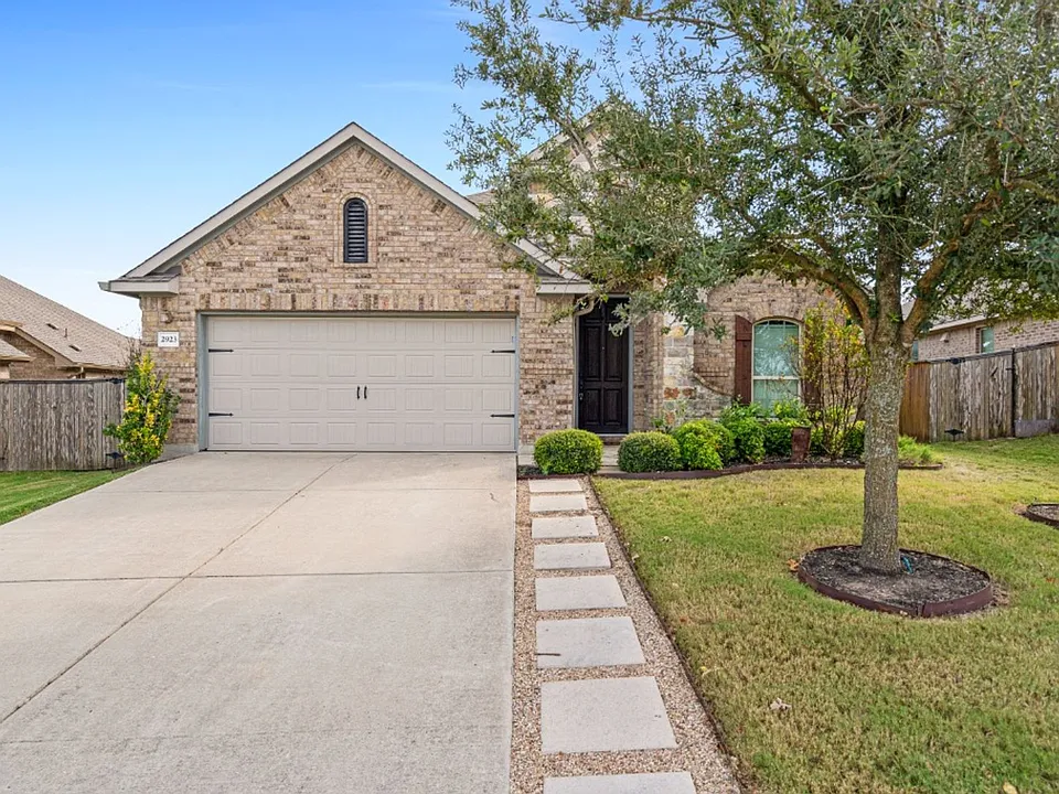 2923 Bluffstone Dr