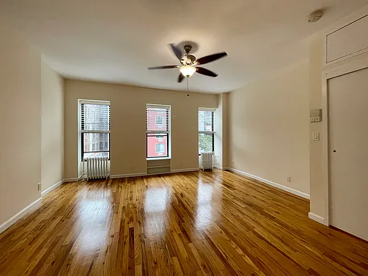 Rented by Mauro Bros Real Estate Services LLC | media 18