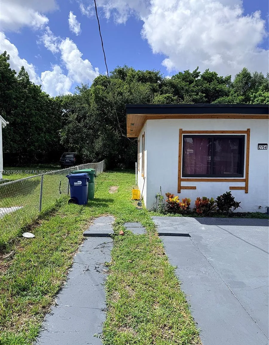 Hialeah Heights — Photo 3