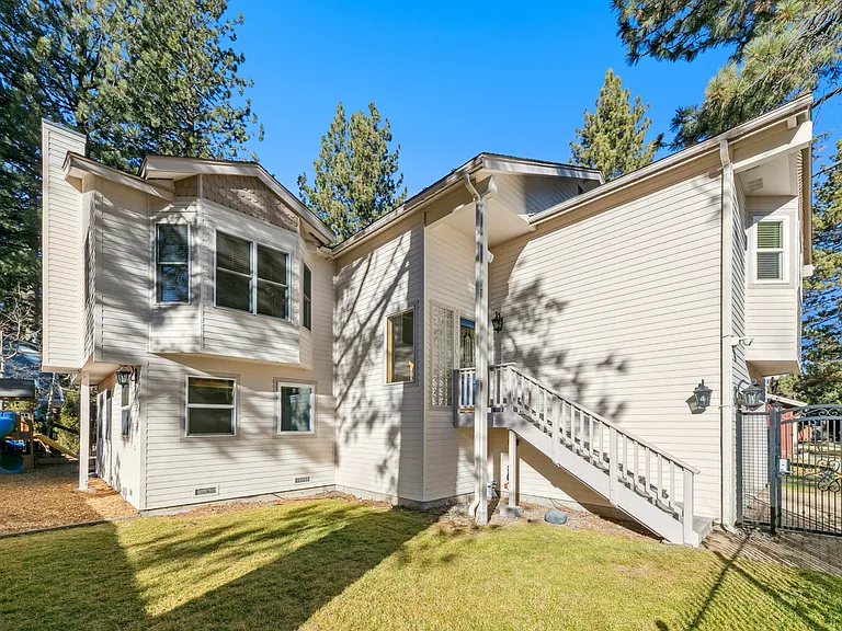 926 Tanglewood Dr — Photo 2