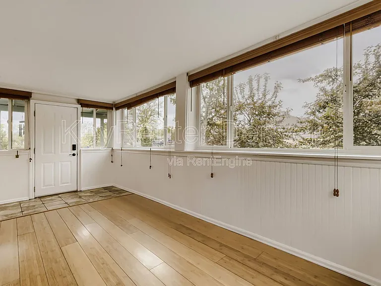 4870 Beach Ct — Photo 5