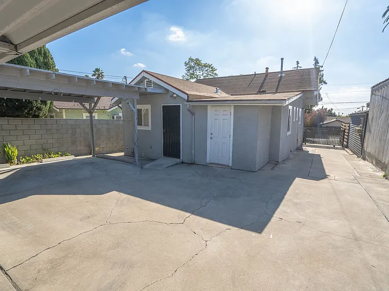 4215 Camero Ave — Photo 9