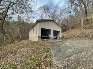 Riverview Dr, Clarington, OH 43915