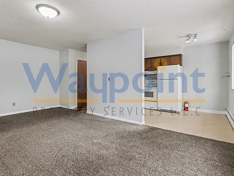 908 E Oak St #3 — Photo 4