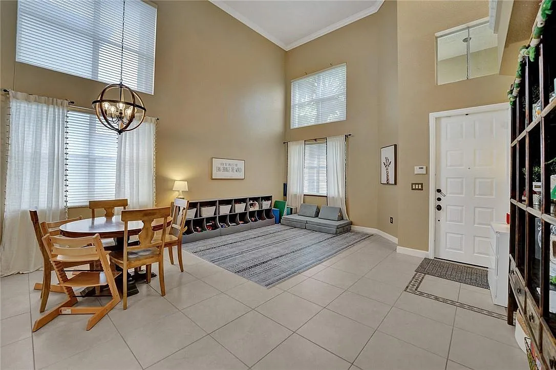 4 bed, 3.0 bath, 2709 sqft, $5,000 — Photo 1
