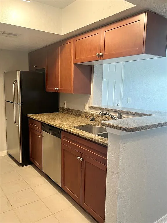 1 bed, 1.0 bath, 642 sqft, $1,400 — Photo 2