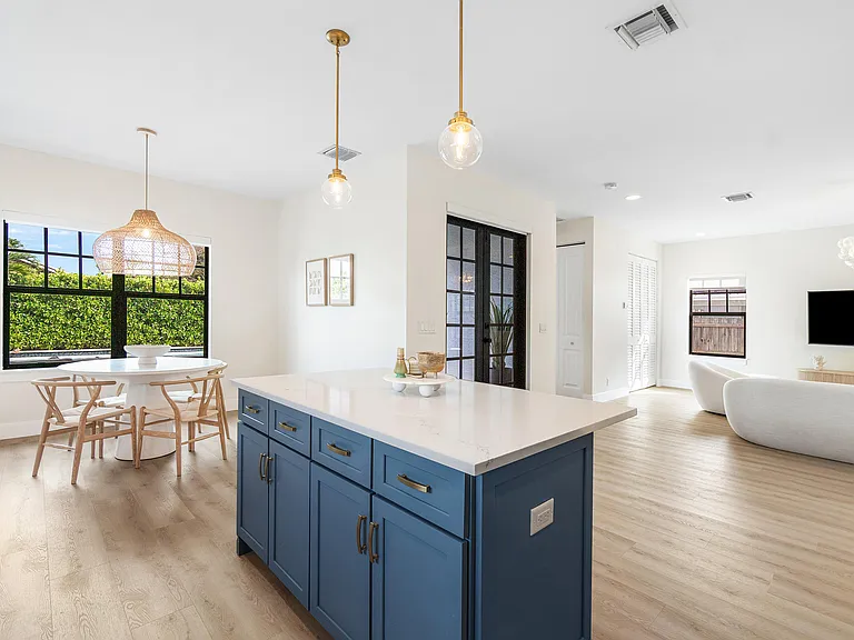 7606 S Olive Ave — Photo 11
