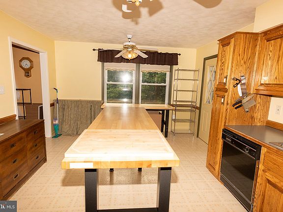 5th image of 933 Boyle Rd