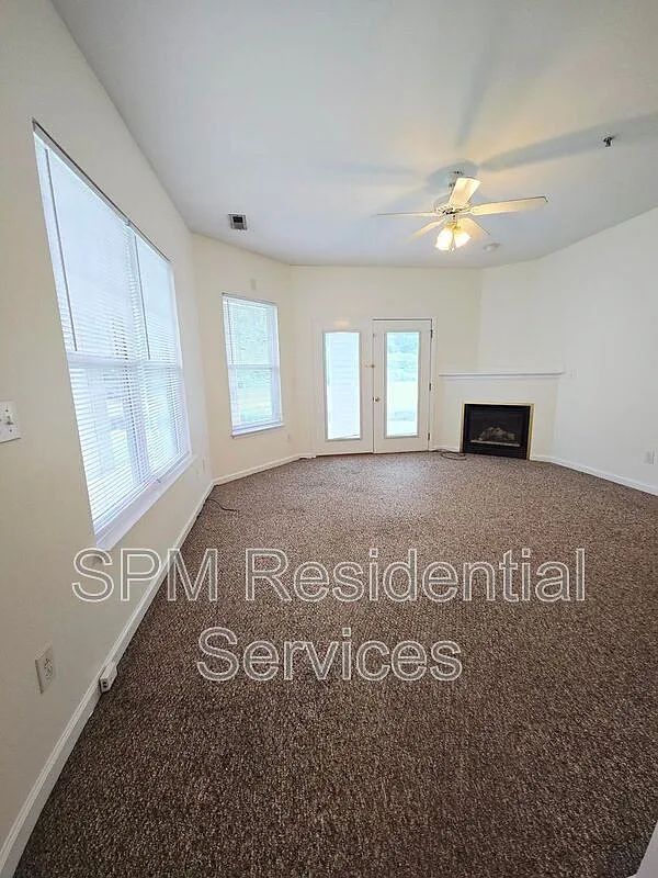 3 bed, 2.0 bath, 1500 sqft, $1,525 — Photo 3
