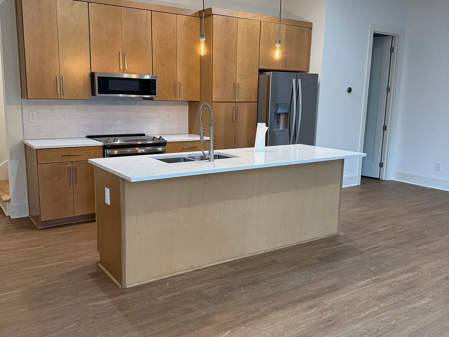 2 bed, 1.5 bath, 1164 sqft, $2,299 — Photo 2