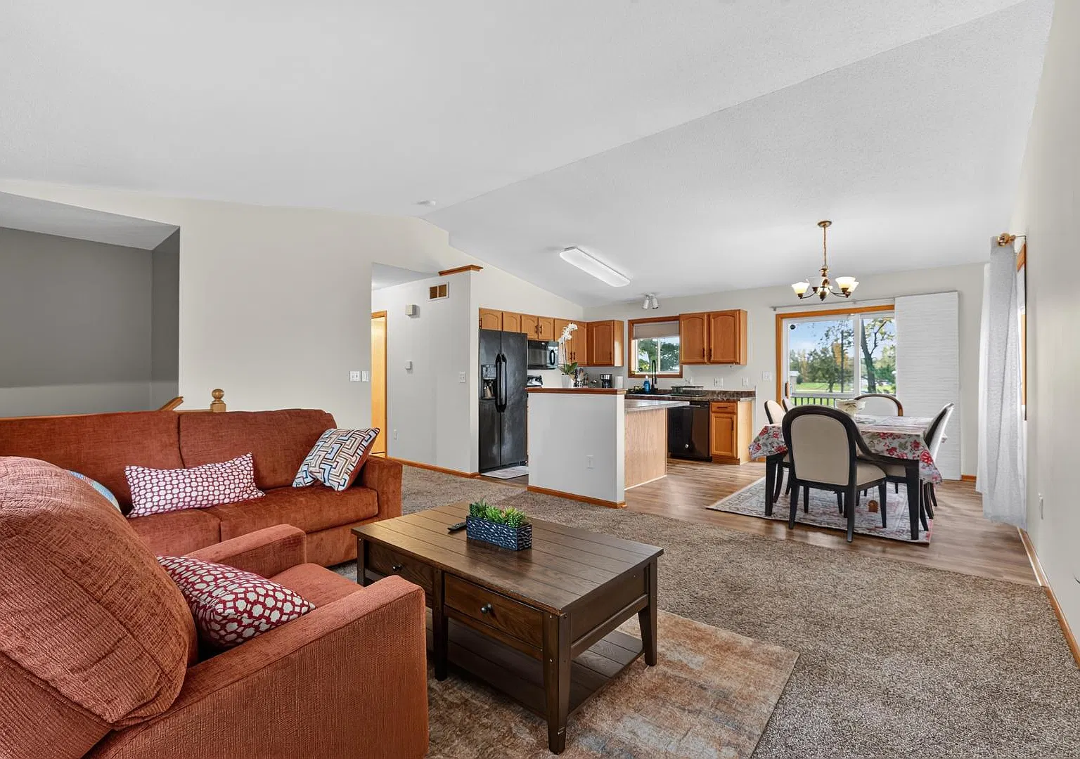 3838 Strathmore Ln SE — Photo 3