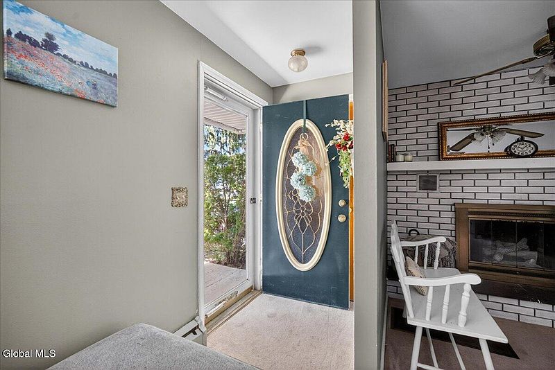 3rd image of 319 Dixon Road