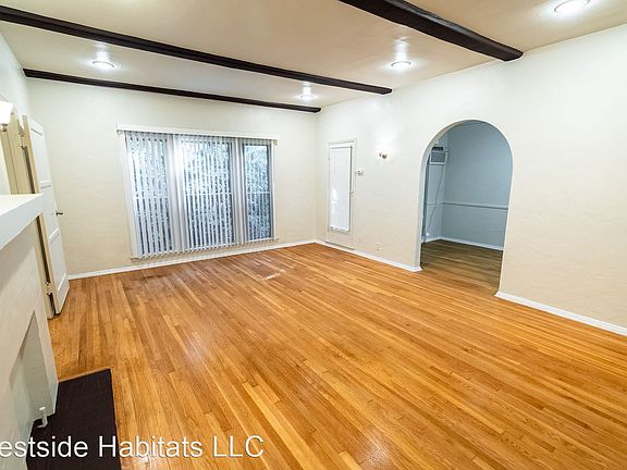 4th image of 147 N Hamilton Dr #10546485