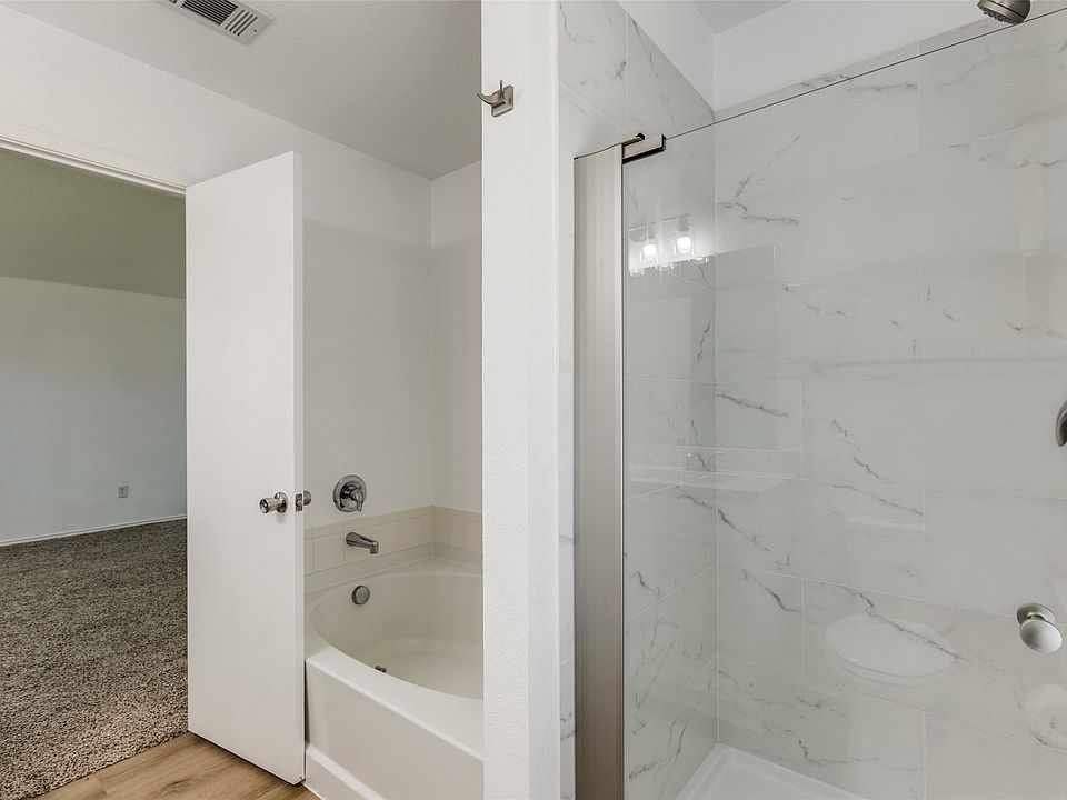 1st image of 921 Swift Dr #3