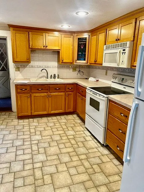 Building Photo - 39 Beach St #1