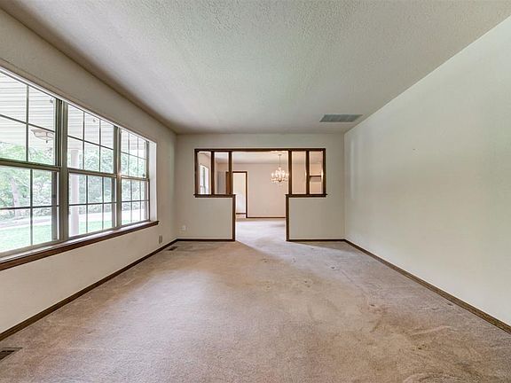 3rd image of 5812 Parkhurst Rd