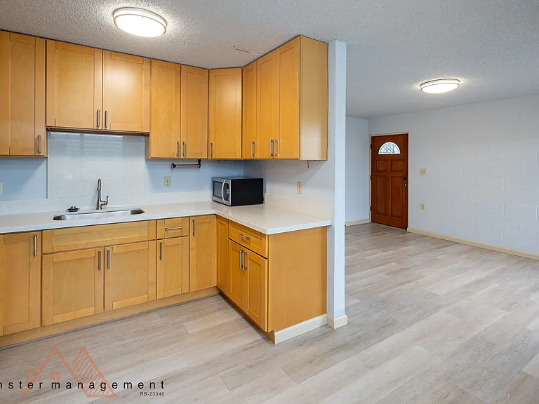 215 Azores St #D — Photo 3