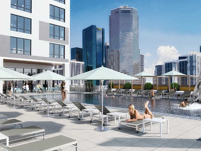 Grand Station Pool & Fountain | Downtown Miami Apartments For Rent | Grand Station