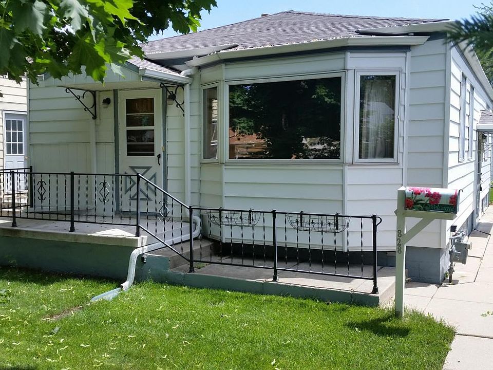 1st image of 828 S 102nd St