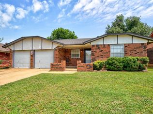 1045 NW 21st St, Moore, OK 73160