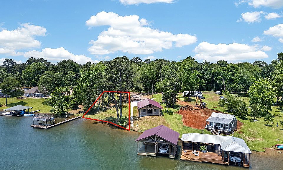 1st image of 2432 Lake Park Ln
