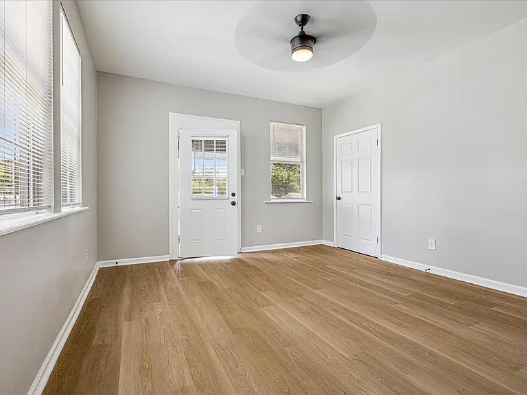 2395 Forrest Ave #3 — Photo 6
