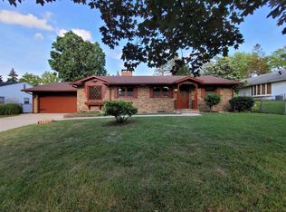 814 Woodland Dr, Rockford, IL 61108