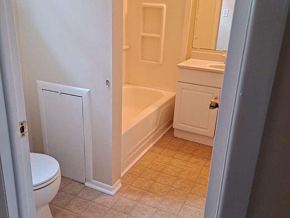 4th image of 2 Florence Tollgate Pl Unit 1