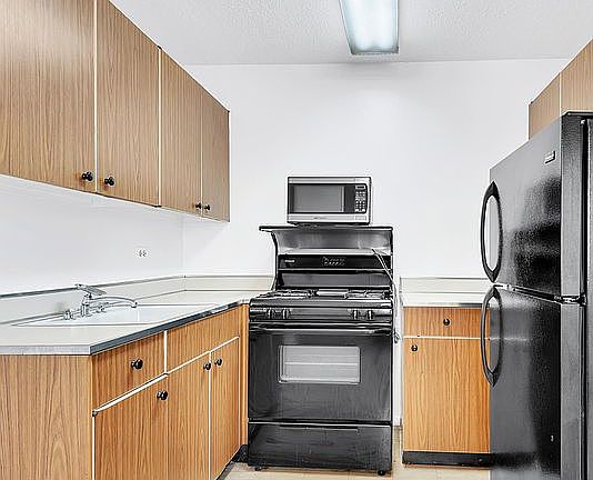 5th image of 77 Fulton St APT 6A