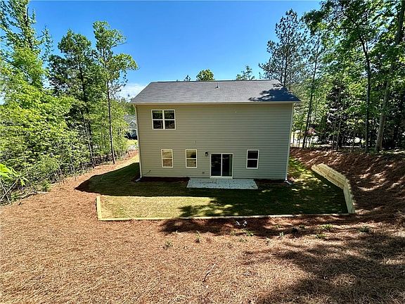 3rd image of 4 Stonebrook Dr