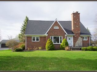 221 Pleasant View Dr, Lancaster, NY 14086