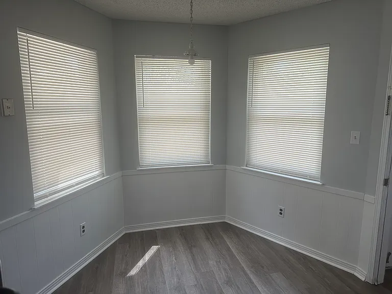 1185 Greenbrier Blvd — Photo 11