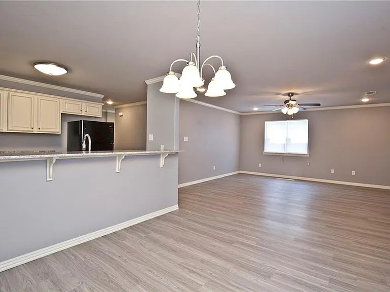 1253 N Rupple Rd — Photo 8