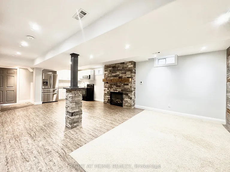 20 Prince Of Wales Dr #LOWER — Photo 4