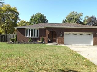 5 Montbleu Ct, Getzville, NY 14068