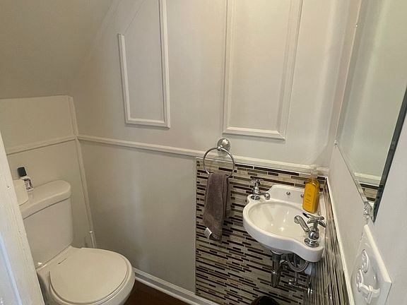 Powder room on 1st floor