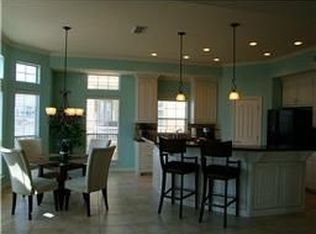 211 Bamaku Bnd, Tiki Island, TX 77554