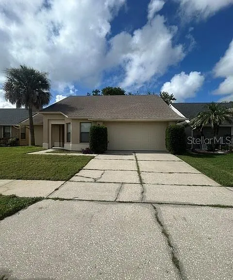 563 Holbrook Cir — Photo 1