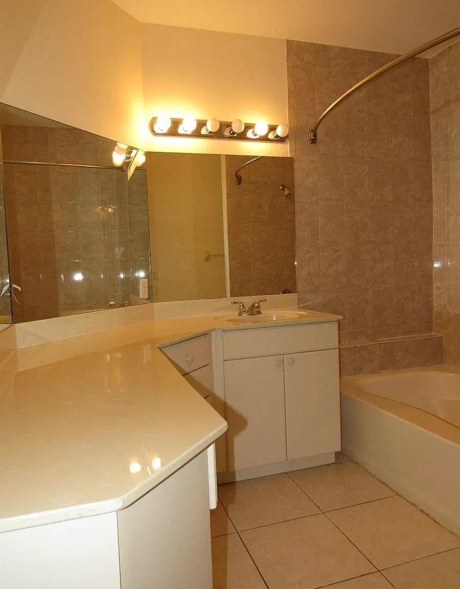 3 bed, 3.5 bath, 1700 sqft, $3,150 — Photo 4
