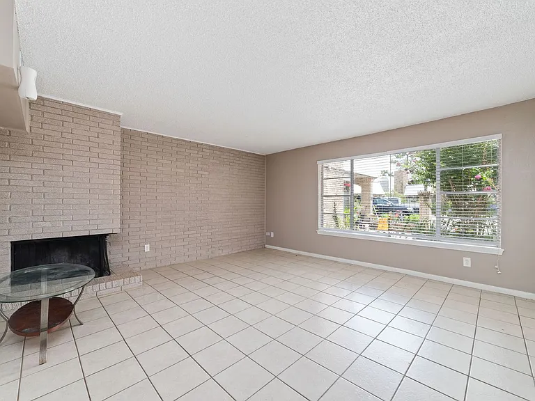 Newly Renovated Apartment In Houston — Photo 18