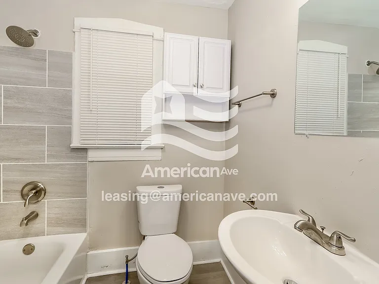 1817225_013_bathroom_13647129.jpg