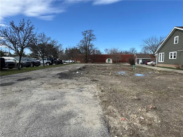 1260 Smith Ct, Rocky River, OH 44116