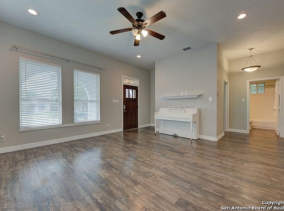 4th image of 1515 Fulton Ave