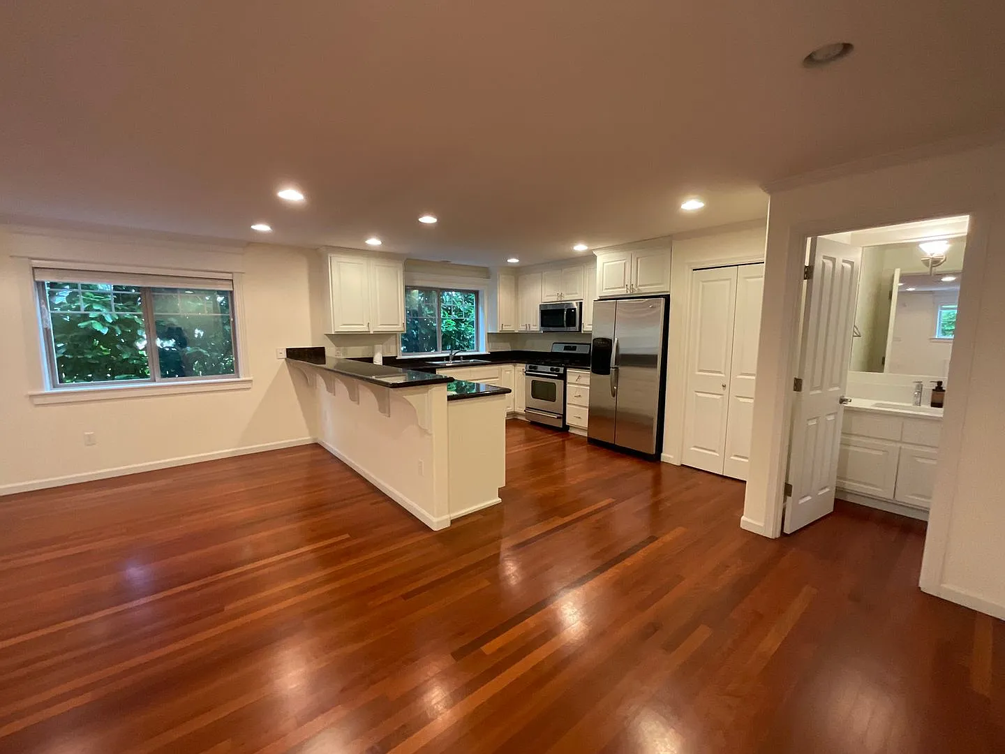 3 Bedroom Upper Queen Anne Townhome | Air Conditioning | Attached Garage — Photo 4