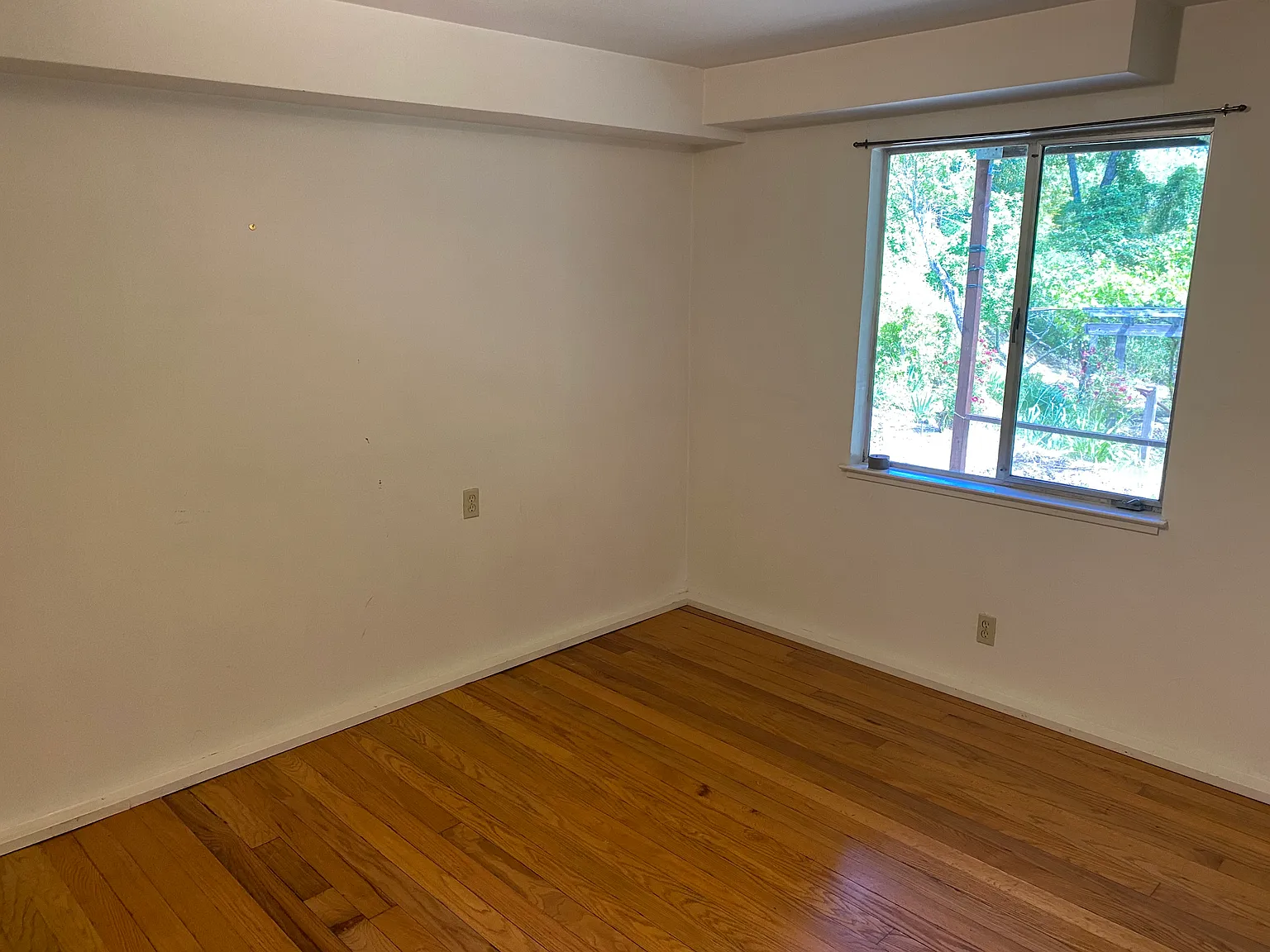 Cascade Dr, Fairfax — Photo 2