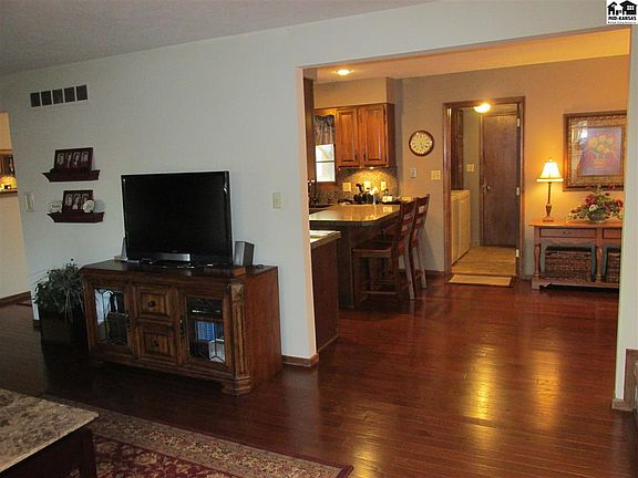 4th image of 4608 Sequoia St