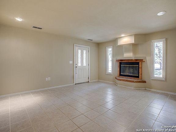 3rd image of 128 Quinn Cir